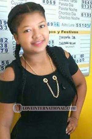 176818 - Isaura Edad: 27 - Colombia