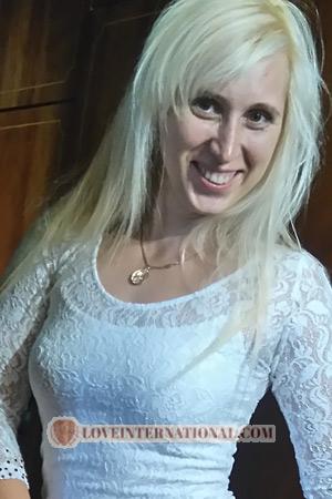 176944 - Lily Edad: 39 - Ucrania