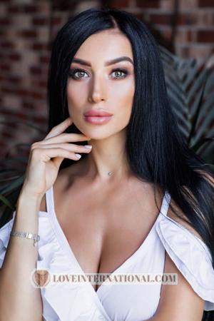 184113 - Karina Edad: 35 - Ucrania