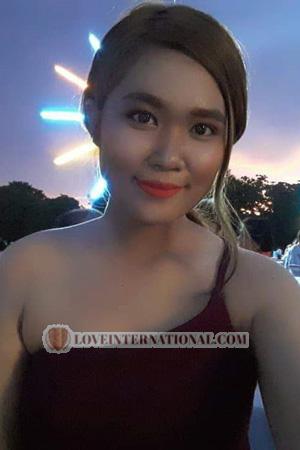 190083 - Pennapha Edad: 27 - Tailandia