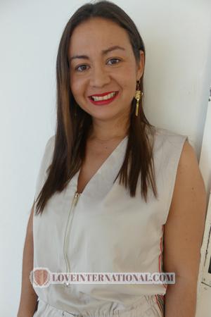 190203 - Luz Angela Edad: 39 - Colombia
