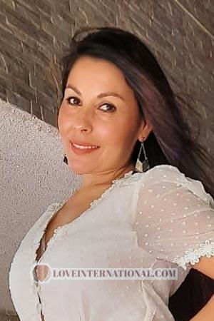 200541 - Isabel Edad: 43 - Colombia