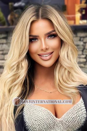 207273 - Karolina Edad: 30 - Rusia