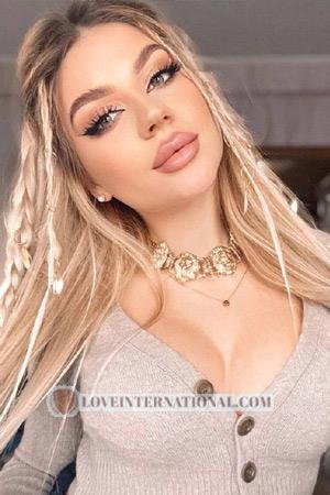 210635 - Kateryna Edad: 27 - Turquía