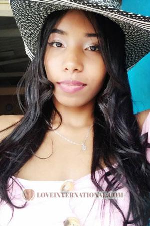 211717 - Ailin Edad: 25 - Colombia