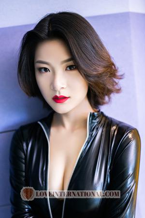 212357 - Mengyao Edad: 25 - China