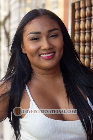 212474 - Julieth Edad: 27 - Colombia