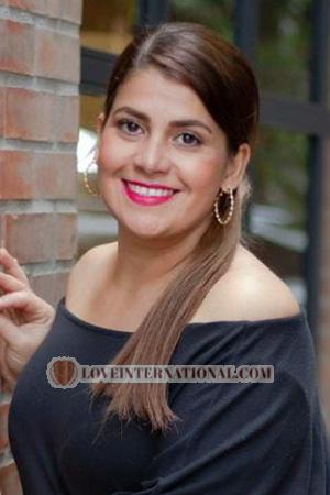 214000 - Lina Edad: 44 - Colombia