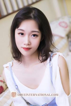 214387 - Xinyi Edad: 23 - China