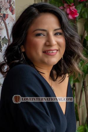 215566 - Josseline Edad: 34 - Perú