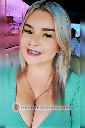 215730 - Karla Edad: 26 - Costa Rica