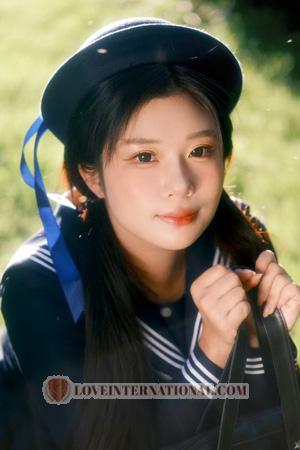 222908 - Wenjie Edad: 23 - China