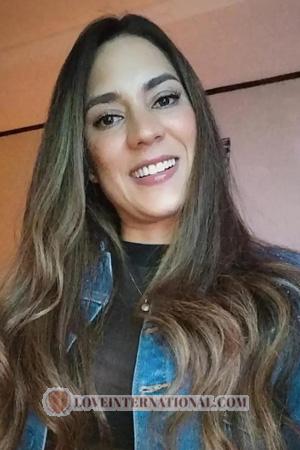 223221 - Maria Fernanda Edad: 30 - Costa Rica