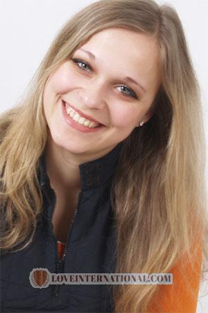 86013 - Julia Edad: 24 - Ucrania